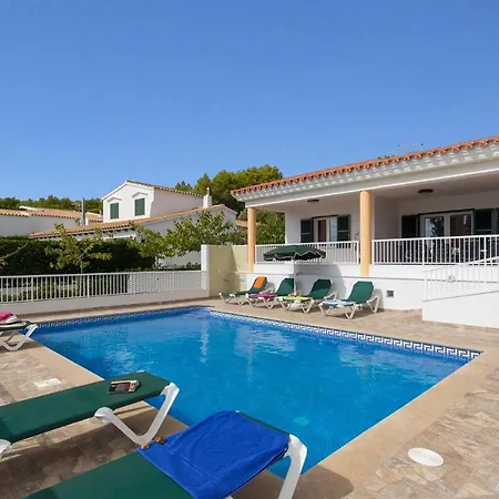 By Villa Santo Tomás