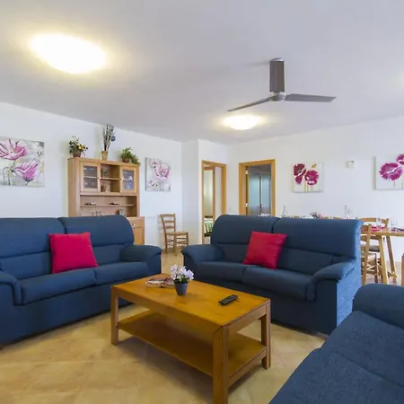 By Villa Santo Tomás