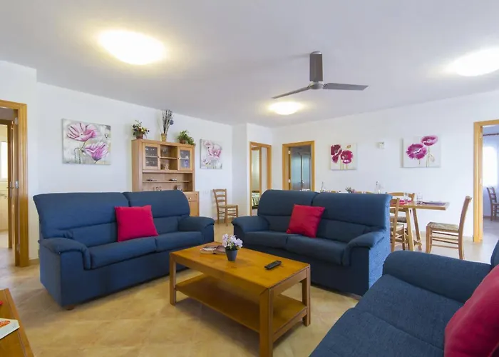 By Villa Santo Tomás