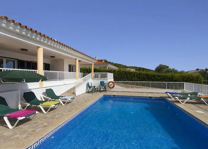 By Villa Santo Tomás